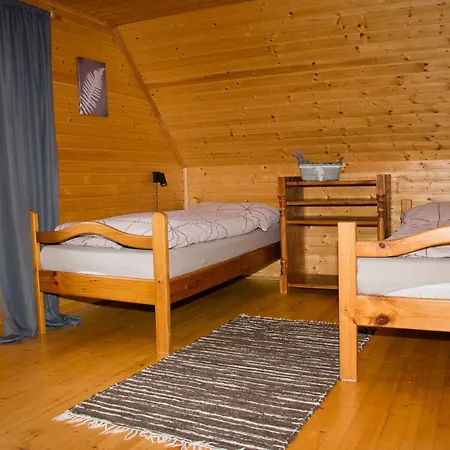 Drevenica Pod Vrbami S Farmou A Zvieratami Slovenská Ves